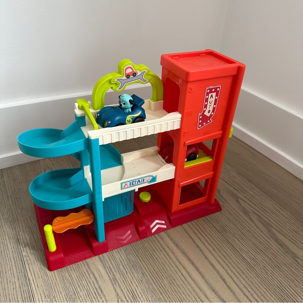 B. toys – 3-Level Garage Playset & 2 Cars